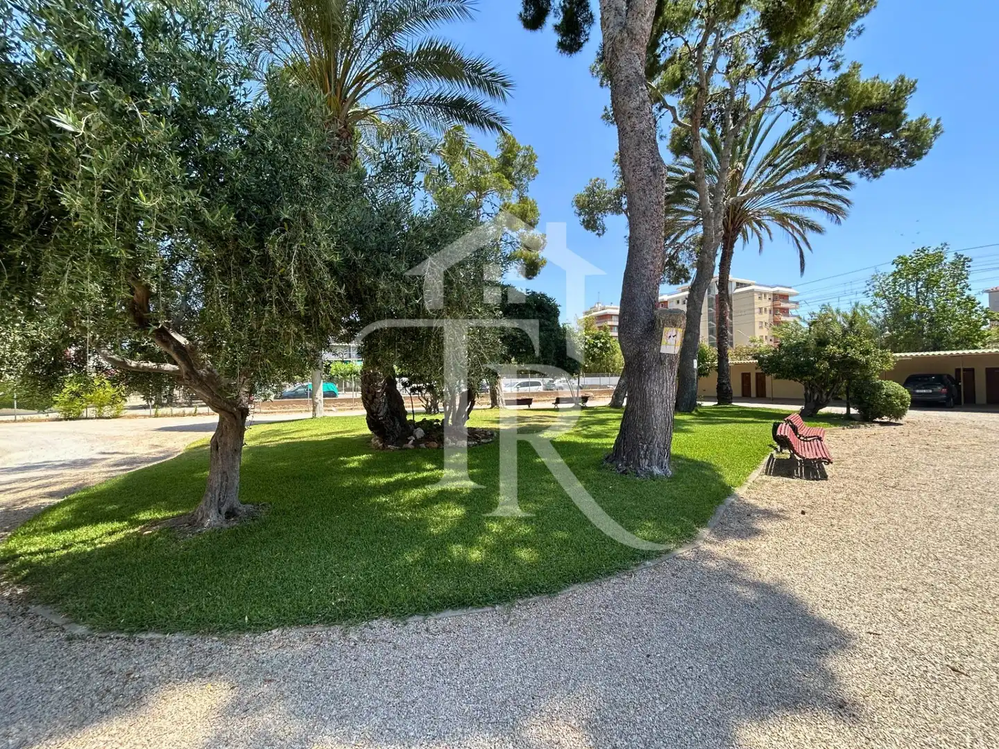 Außenansicht von Wohnung zum Verkauf in Roda de Berà mit Privatgarten, Terrasse und Abstellraum