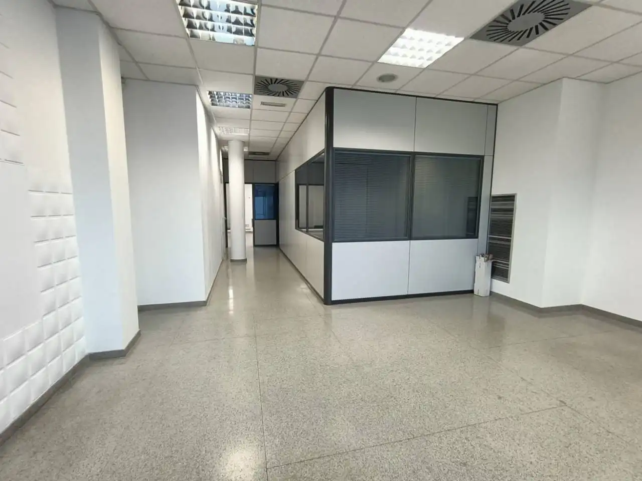 Locale commerciale in affitto a Calle Montnegre, imagen 3