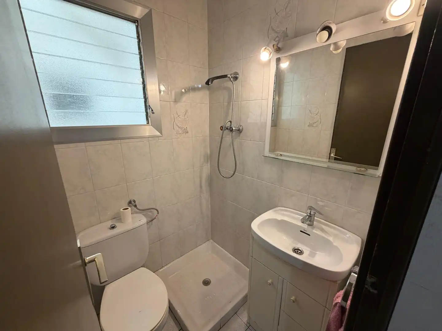 Bathroom of Flat for sale in Barcelona  with Heating and Balcony