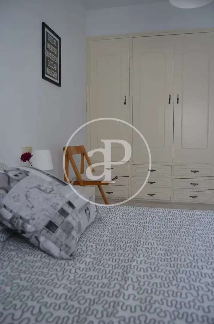 Habitación de Piso de alquiler en Valencia con Amueblado y Balcón