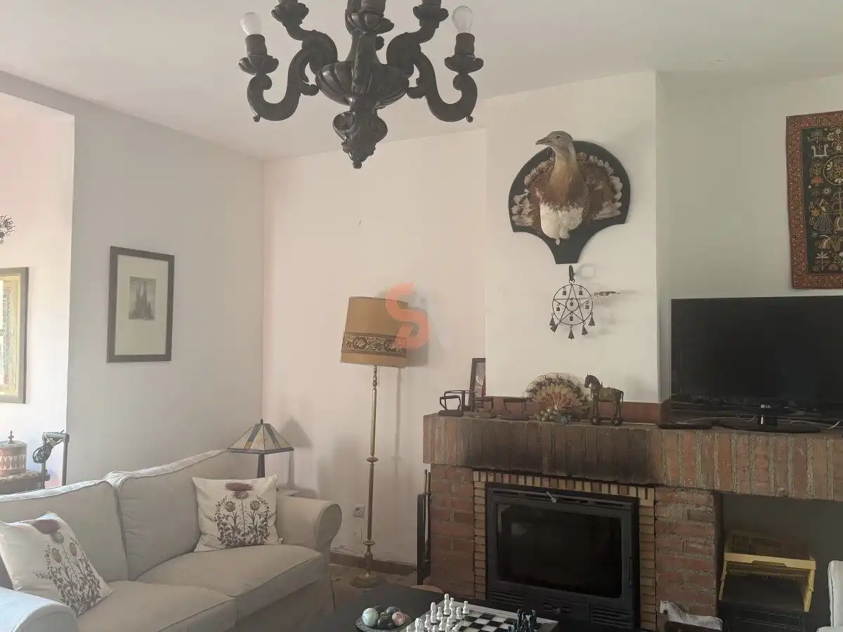 Sala de estar de Casa o chalet en venta en Alcazarén con Calefacción, Terraza y Trastero
