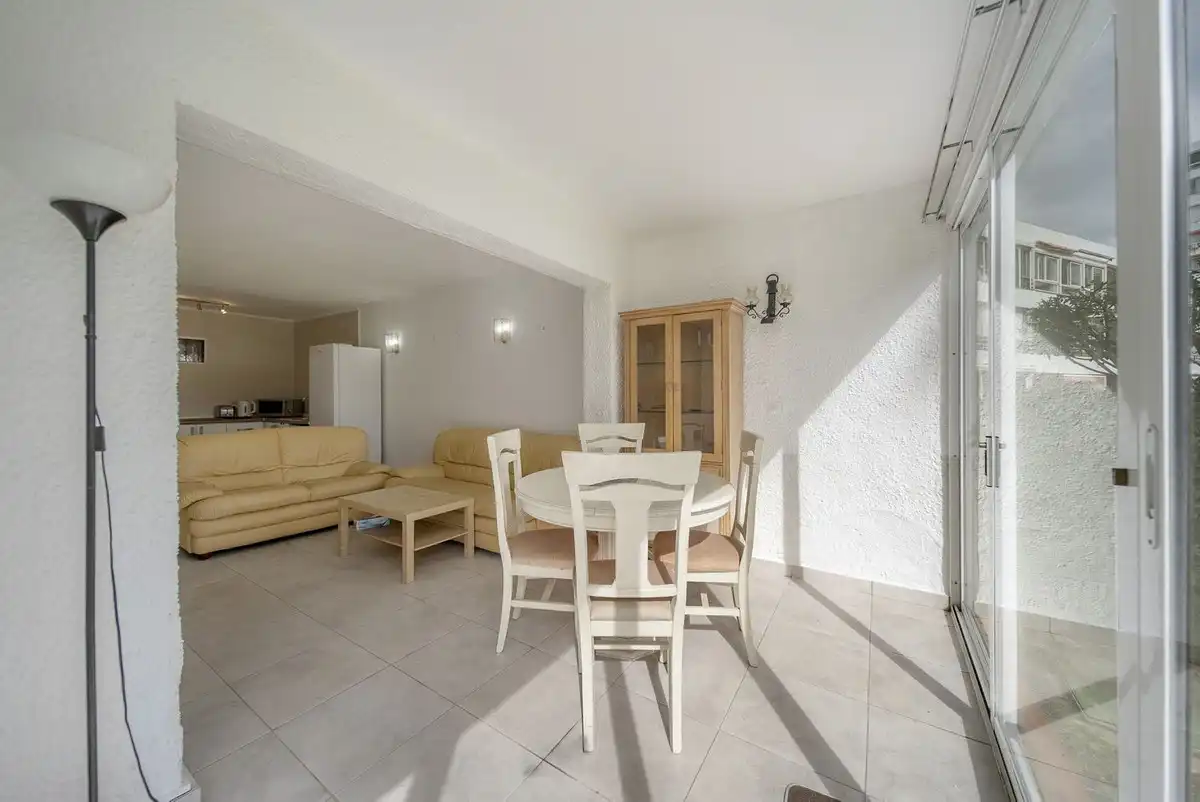 Sala de estar de Planta baja en venta en Benalmádena con Aire acondicionado y Piscina comunitaria