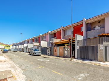 Casa amb balcó en venda a Calle Roque Aguayro