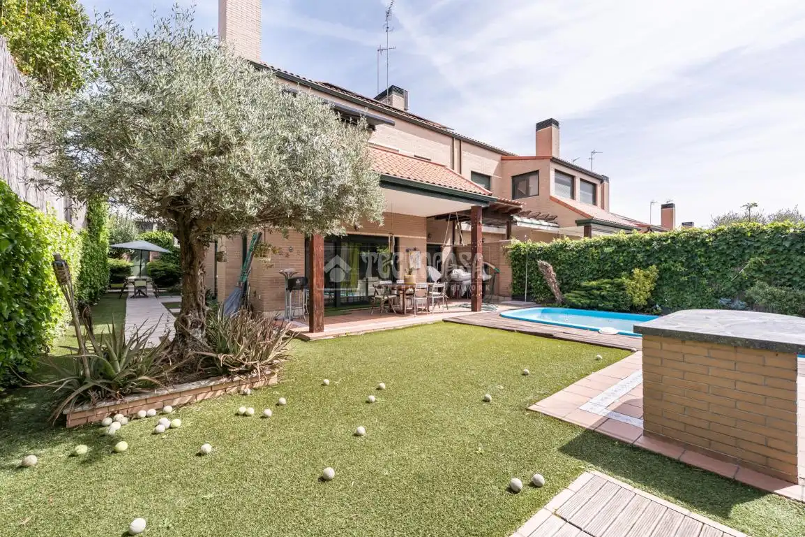 Jardín de Casa adosada en venta en Paracuellos de Jarama con Aire acondicionado, Calefacción y Jardín privado