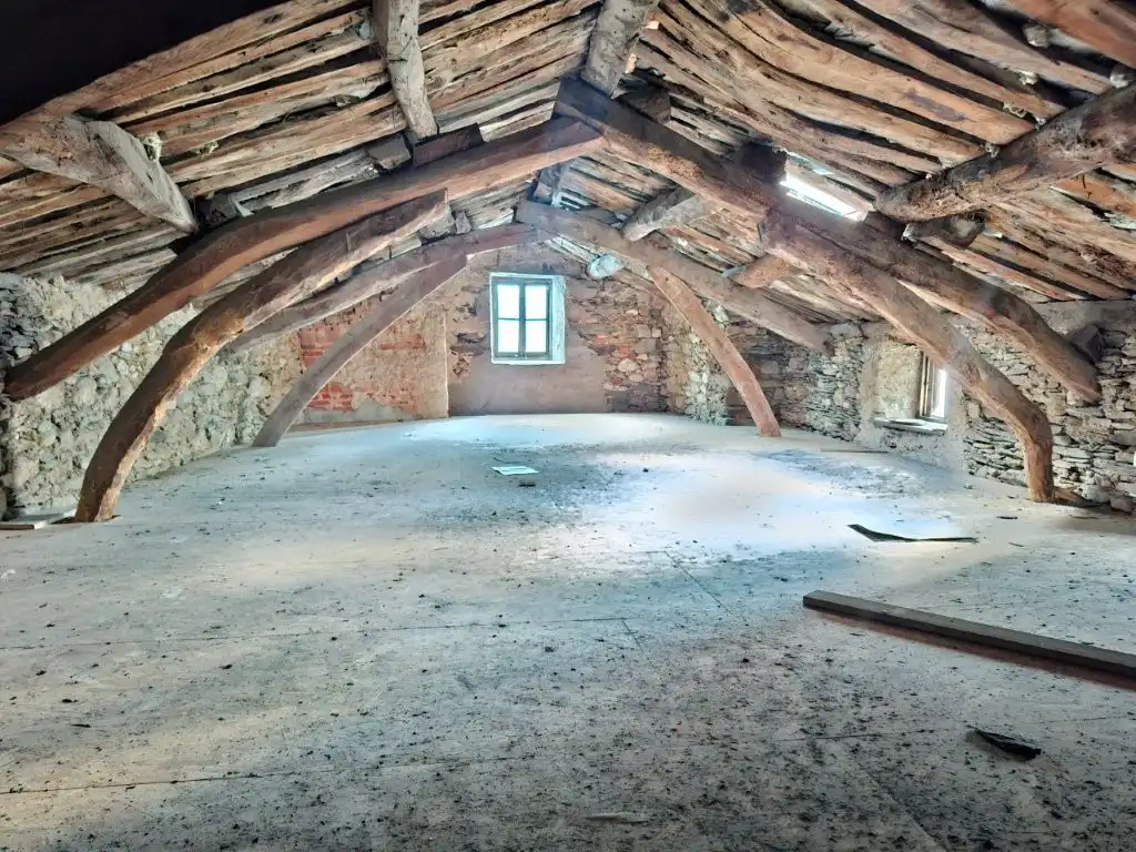Einfamilien-Reihenhaus zum Verkauf in Viveiro mit Terrasse, Abstellraum und Möbliert