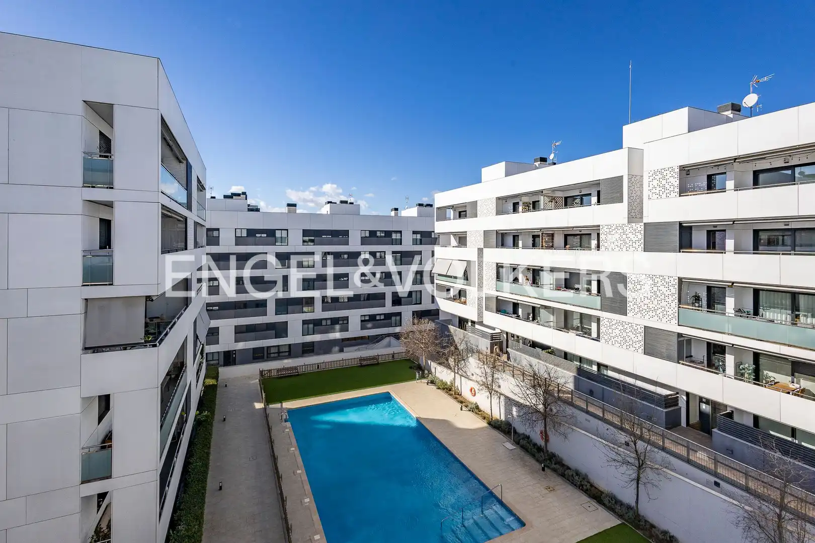 Vista exterior de Piso en venta en Sant Just Desvern con Aire acondicionado, Calefacción y Jardín privado