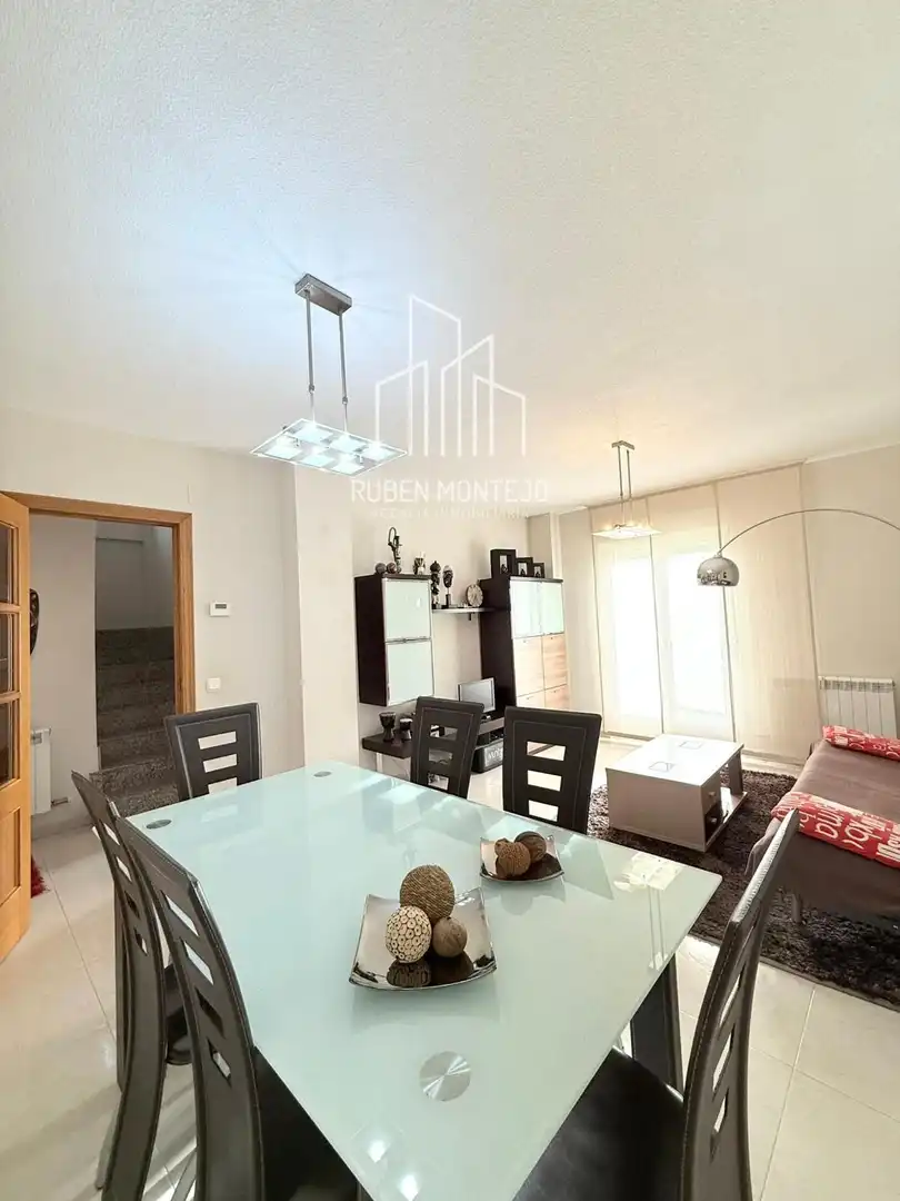 Esszimmer von Einfamilien-Reihenhaus zum Verkauf in Matilla de los Caños del Río mit Heizung, Privatgarten und Terrasse