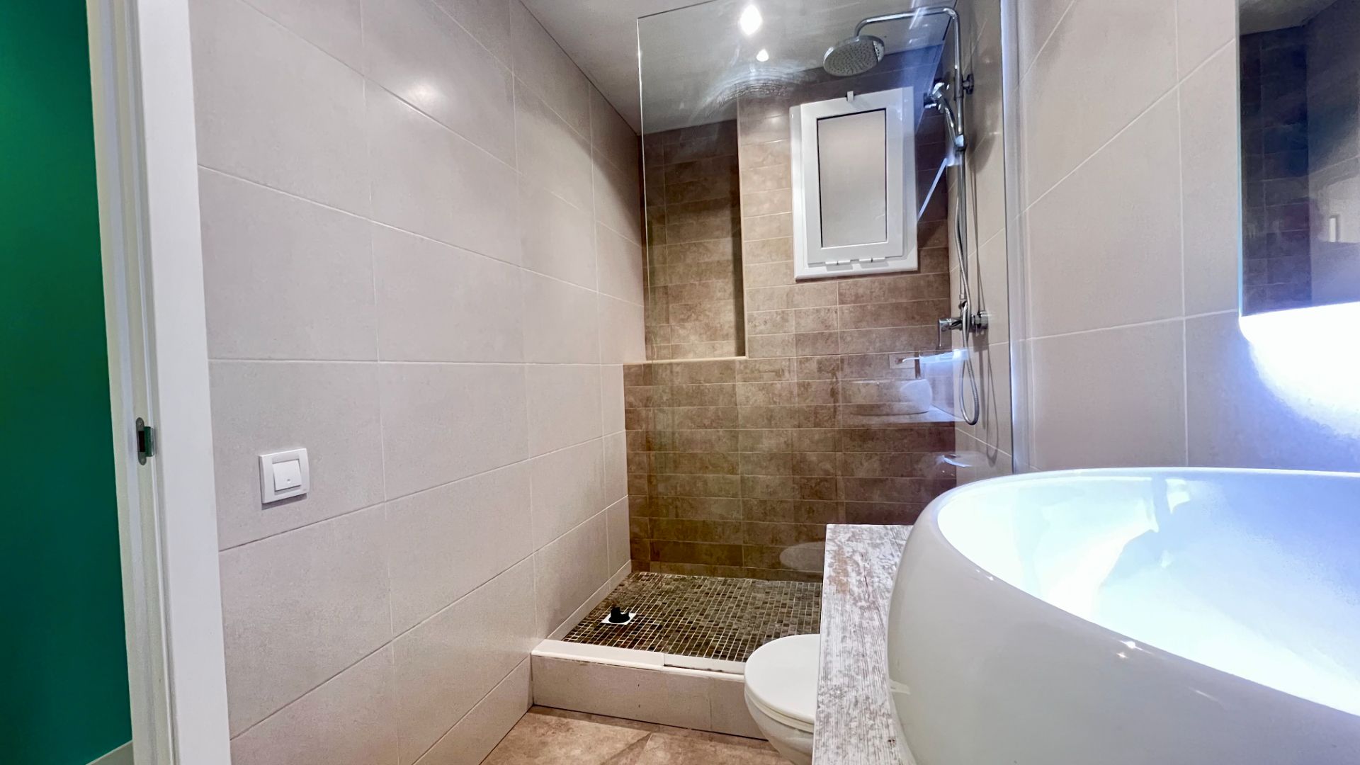 Bathroom of Flat for sale in Terrassa  with Air Conditioner, Heating and Parquet flooring