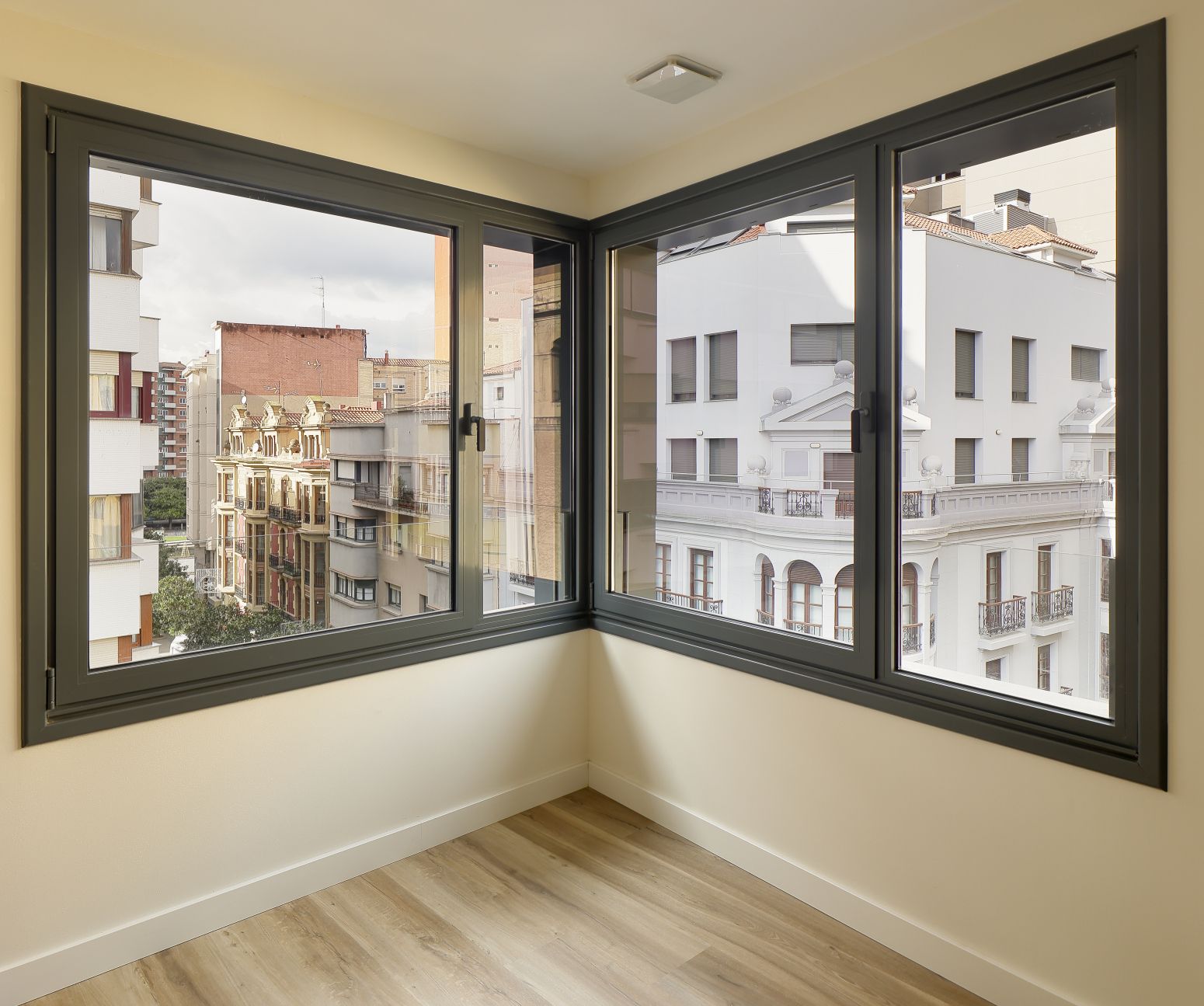 Dormitori de Pis de lloguer en Gijón  amb Calefacció