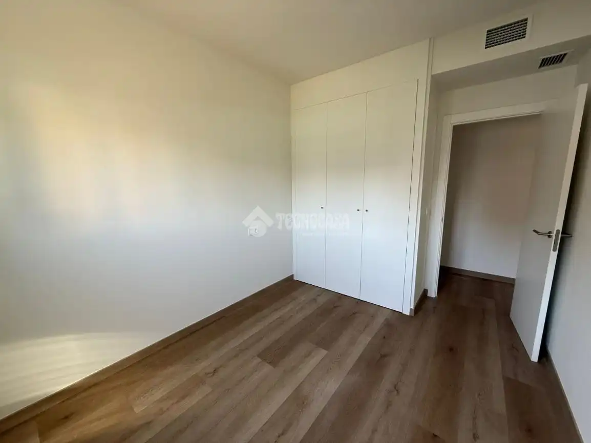 Schlafzimmer von Wohnung zur Miete in Camas mit Terrasse und Abstellraum