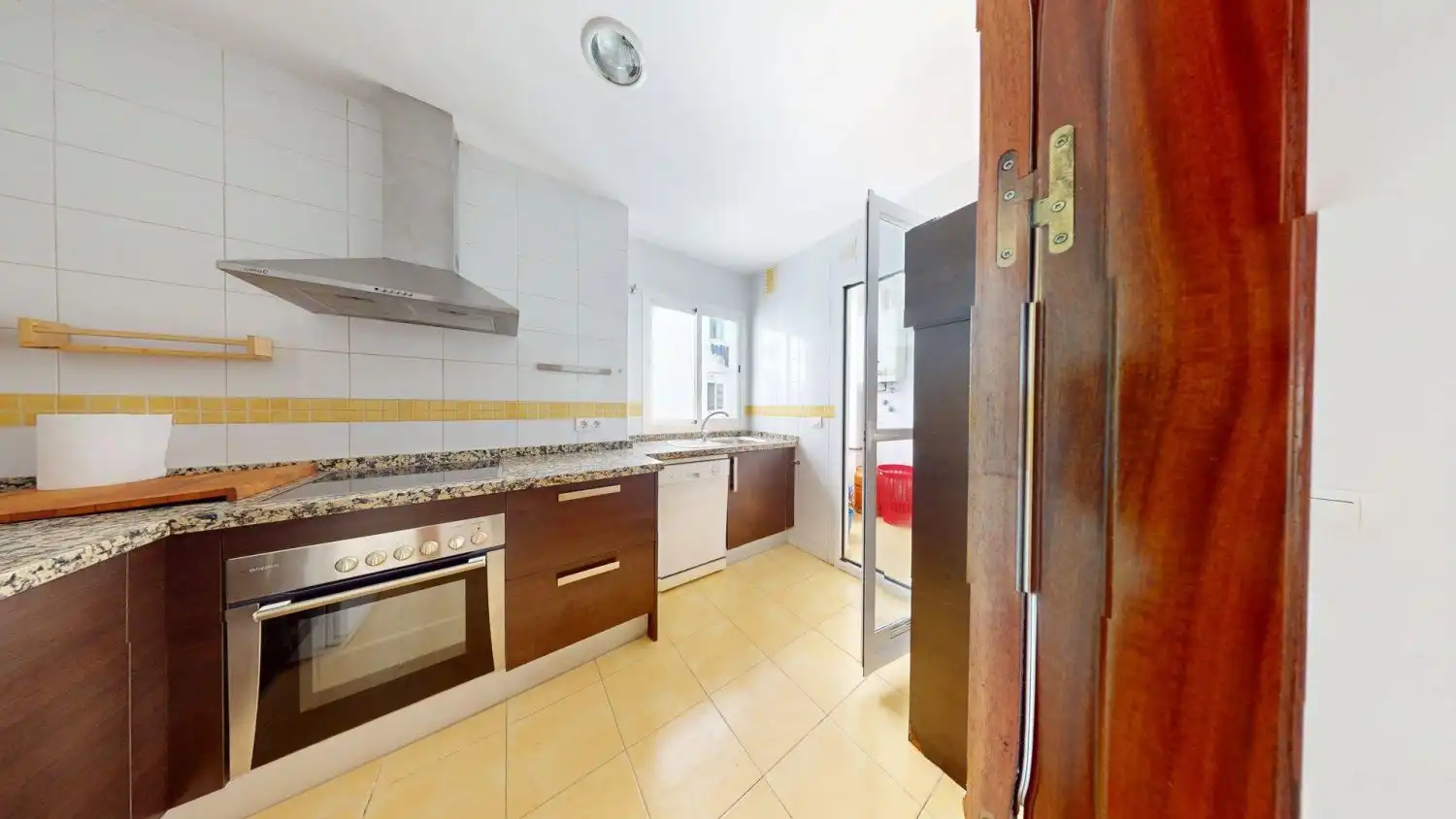 Kitchen of Flat for sale in Sevilla  with Air Conditioner and Storage room