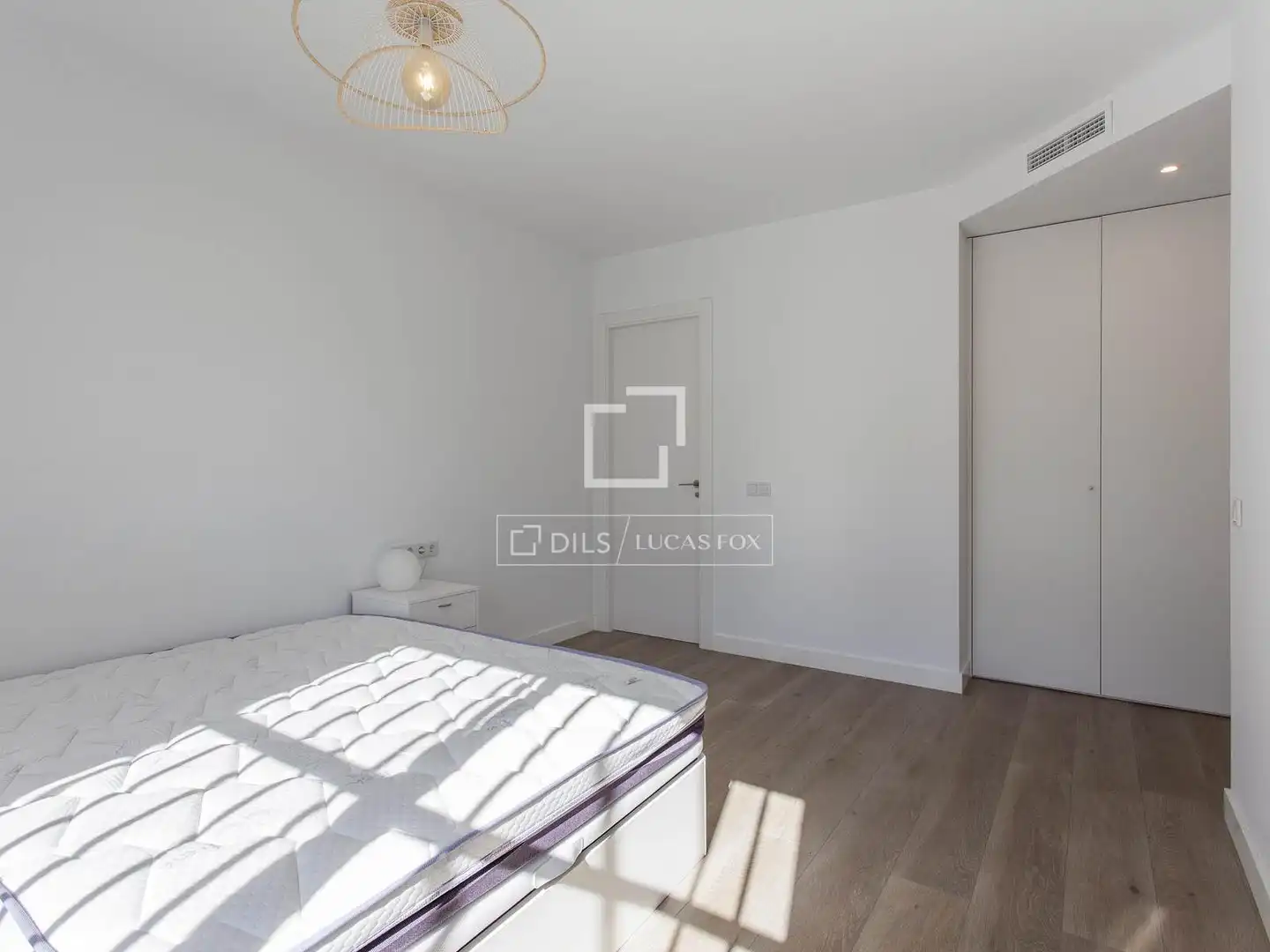 Dormitori de Àtic de lloguer en Valencia amb Aire condicionat, Calefacció i Parquet