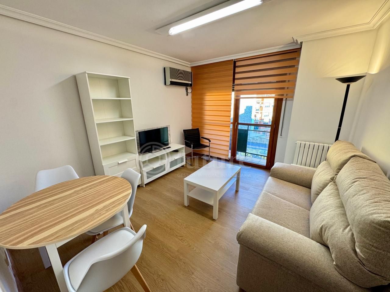 Sala d'estar de Pis de lloguer en Salamanca Capital amb Aire condicionat, Calefacció i Moblat