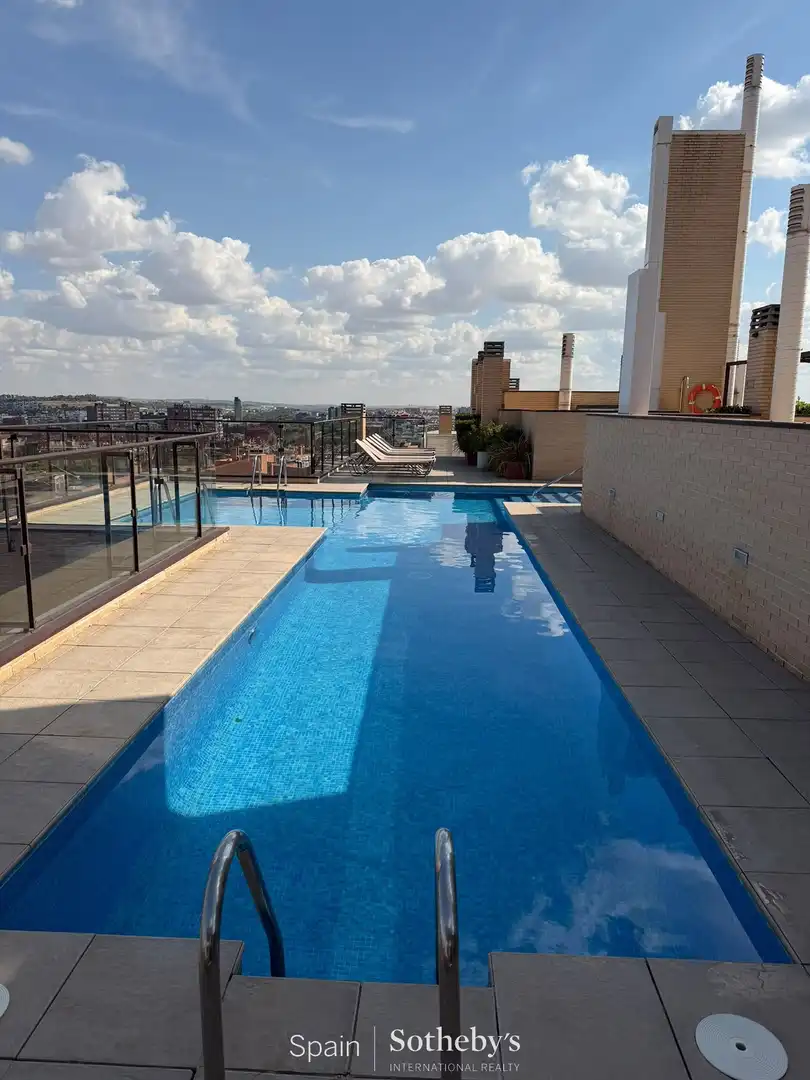Piscina de Apartament en venda en Madrid amb Aire condicionat, Calefacció i Traster