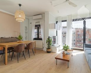Sala d'estar de Apartament de lloguer en  Barcelona Capital amb Aire condicionat, Terrassa i Balcó