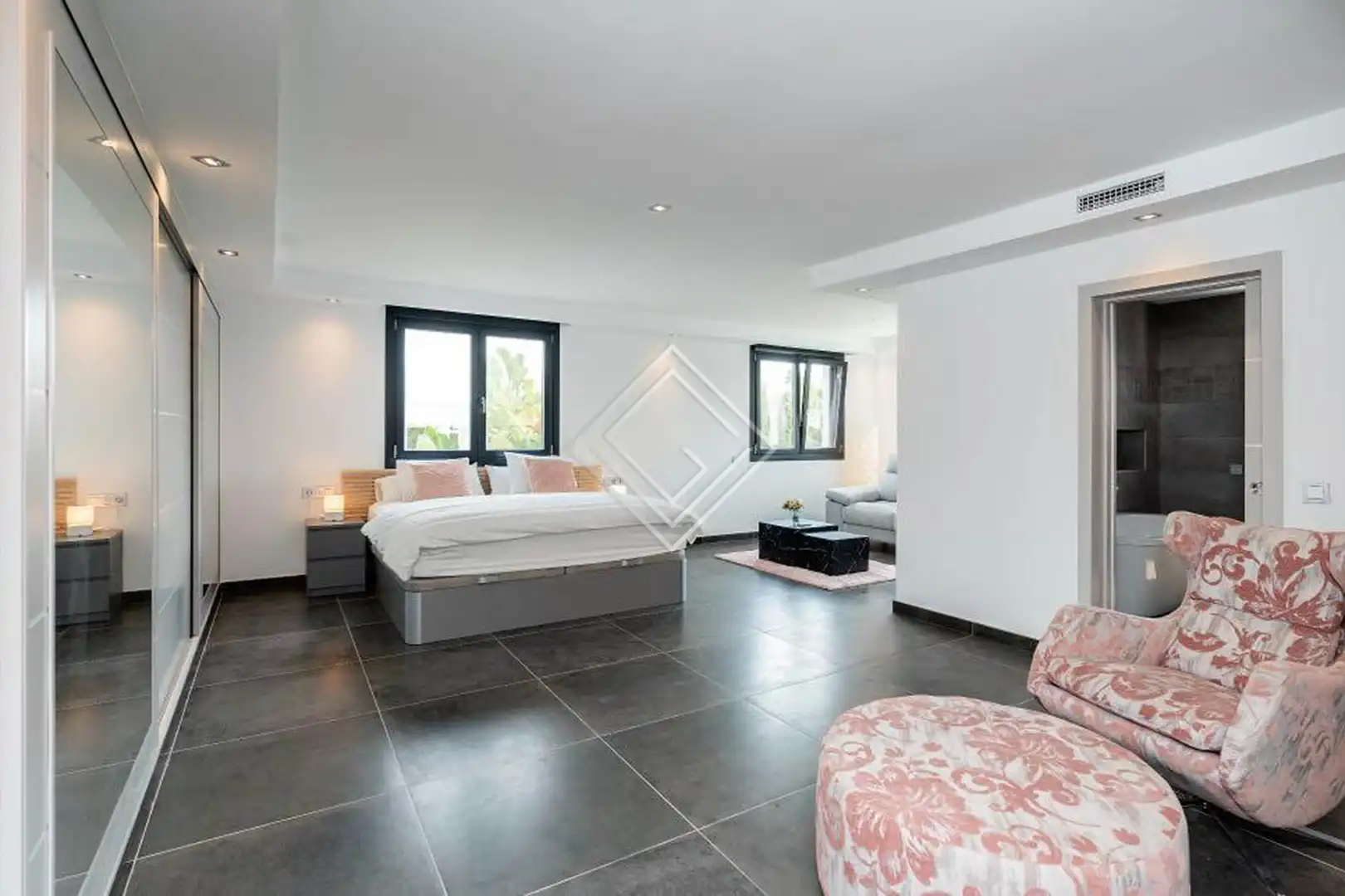 Villa mit Pool zum Verkauf in Nueva Andalucía, imagen 5