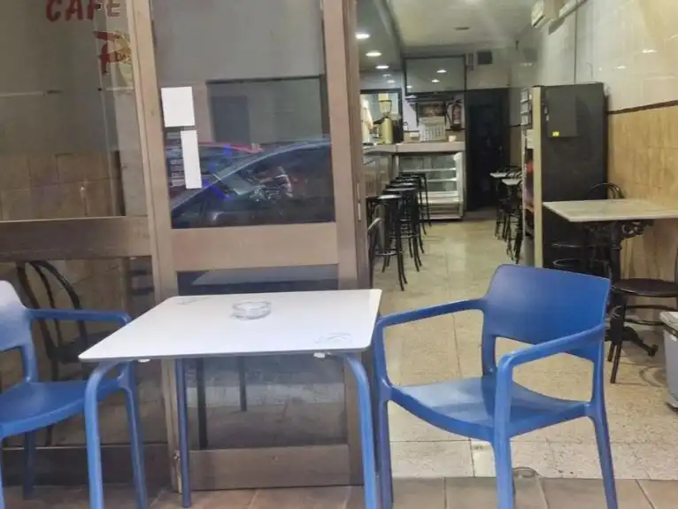Local comercial en venda a Carrer de Frank Marshall 1, imagen 2