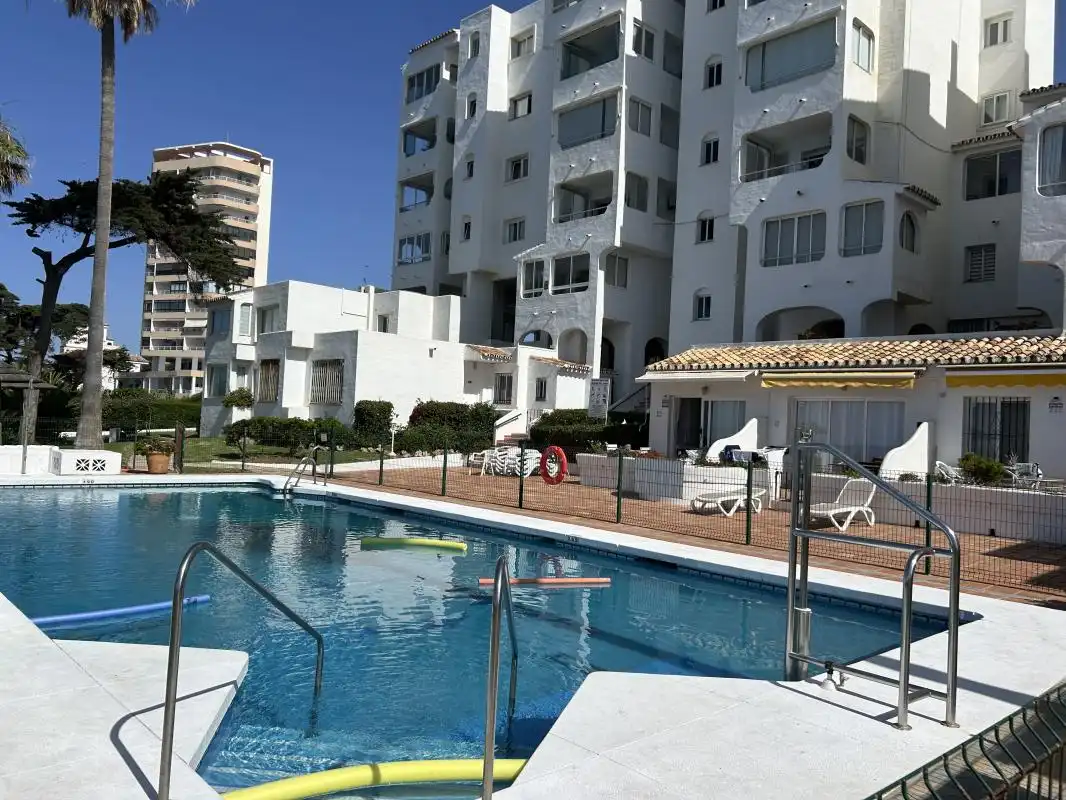 Schwimmbecken von Erdgeschoss zum Verkauf in Mijas mit Heizung, Privatgarten und Terrasse