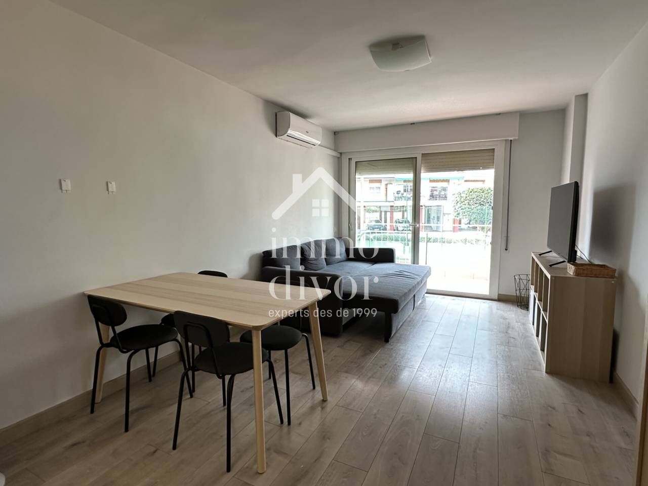 Sala d'estar de Pis en venda en Sant Andreu de Llavaneres amb Aire condicionat, Parquet i Balcó