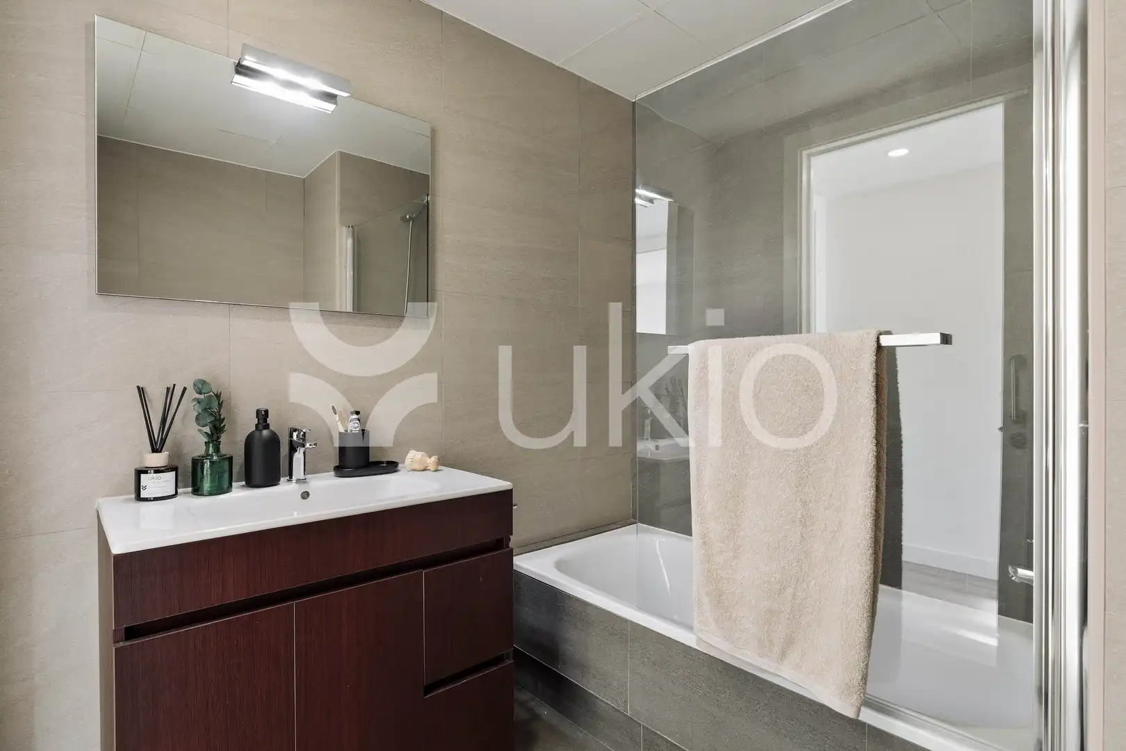 Baño de Piso de alquiler en Barcelona con Aire acondicionado, Calefacción y Amueblado
