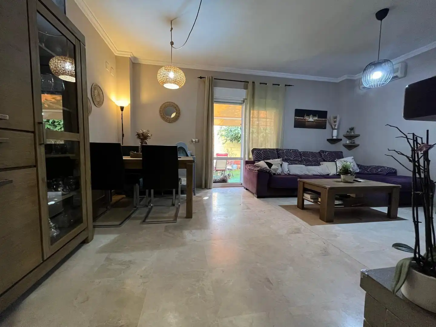 Sala de estar de Casa o chalet en venta en Montequinto con Aire acondicionado, Calefacción y Jardín privado