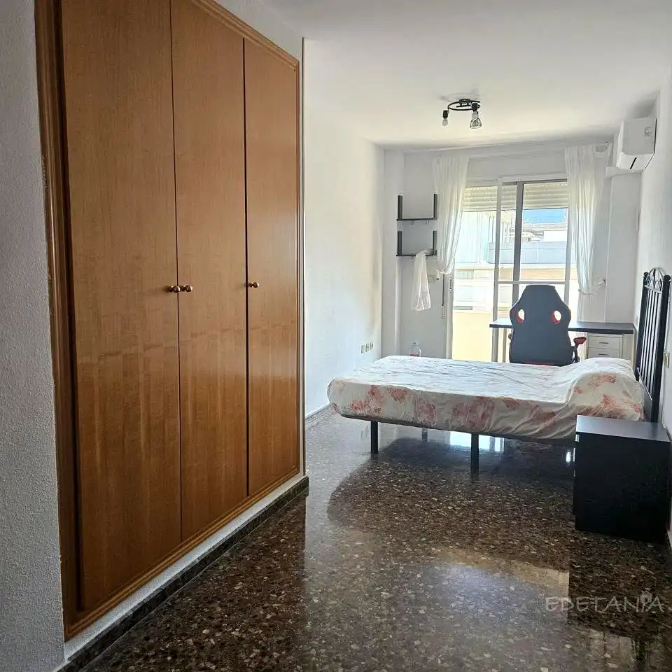 Habitación de Piso de alquiler en Alfara del Patriarca con Aire acondicionado, Amueblado y Balcón
