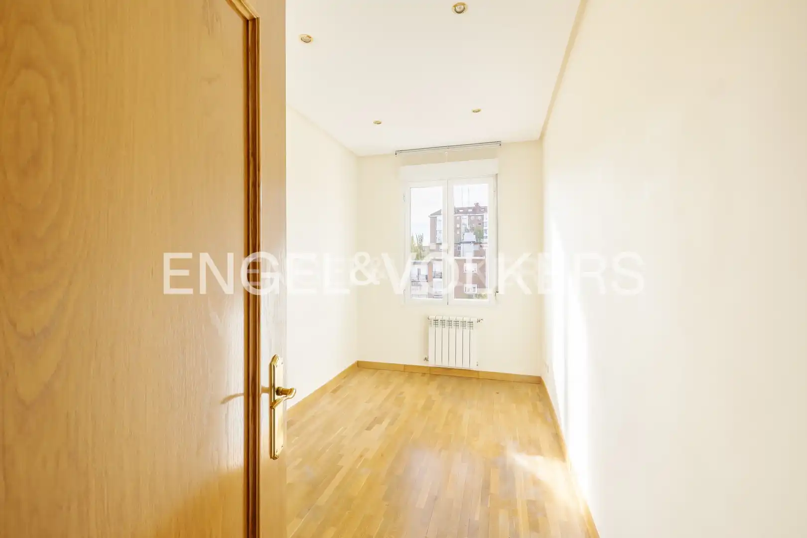 Bedroom of Flat for rent in Madrid  with Air Conditioner, Heating and Parquet flooring