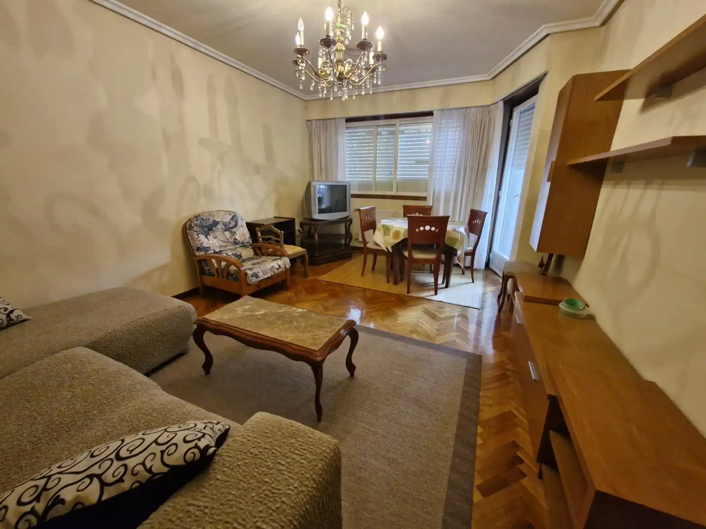 Sala d'estar de Pis de lloguer en Ourense Capital  amb Calefacció, Parquet i Moblat