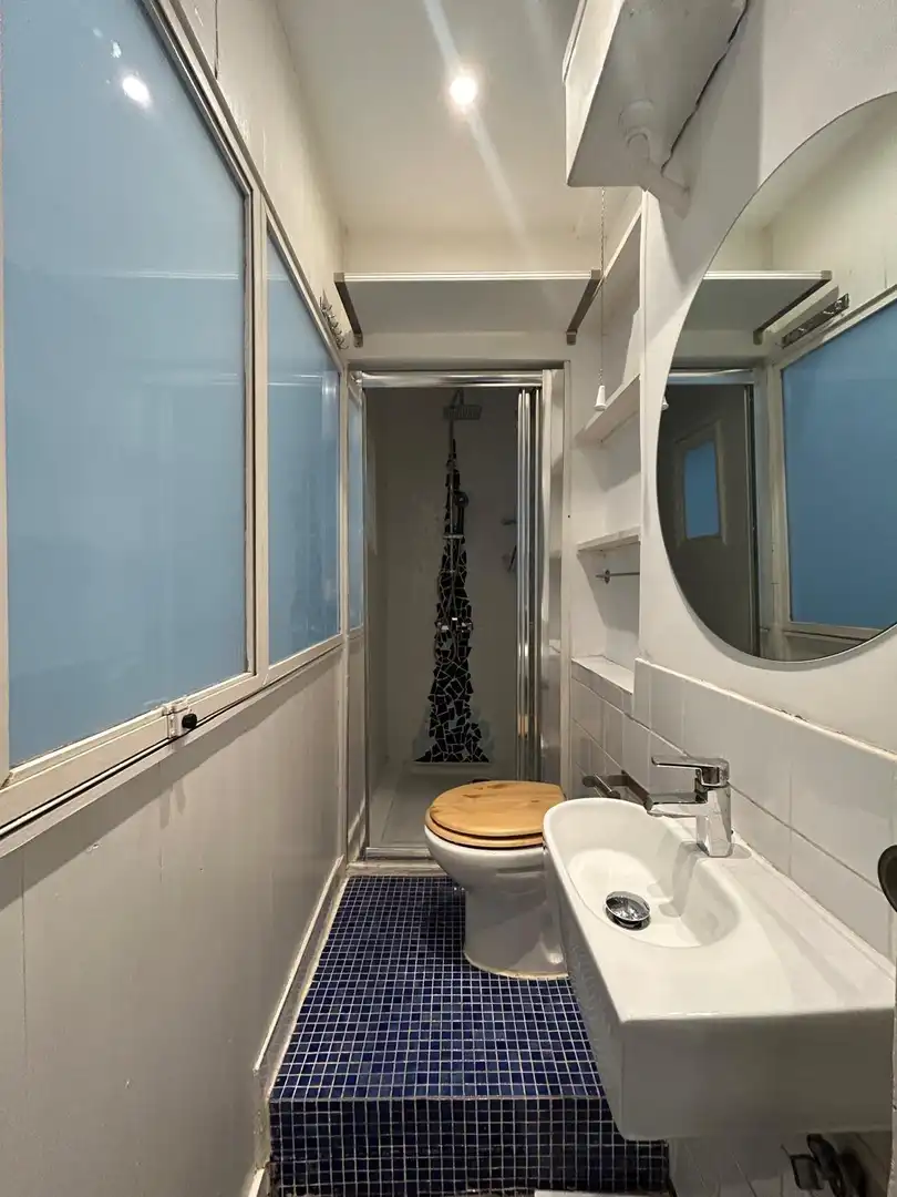 Badezimmer von Wohnung zur Miete in Barcelona mit Klimaanlage, Parkett und Möbliert