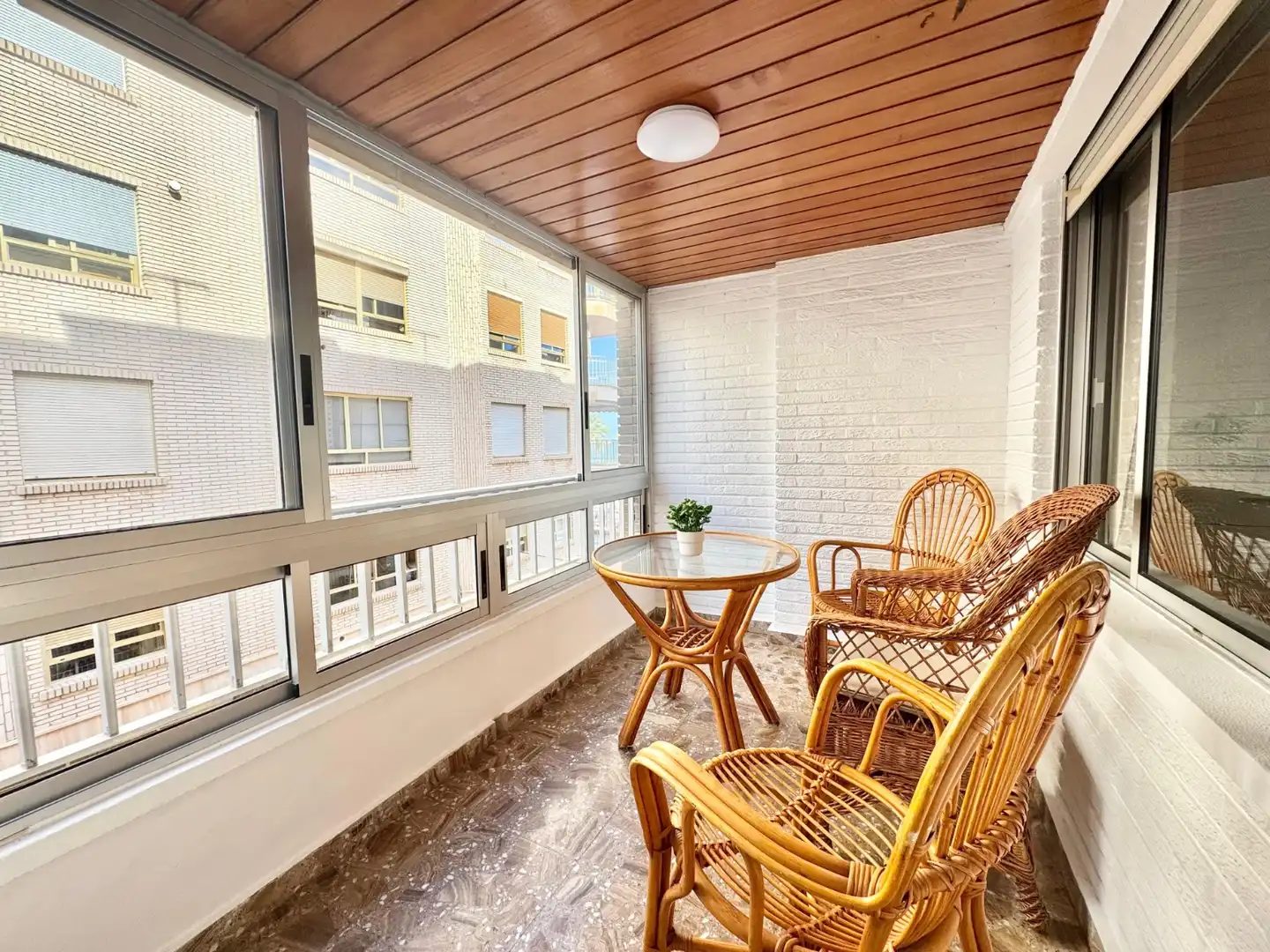 Terrassa de Apartament de lloguer en Torrevieja amb Aire condicionat, Moblat i Rentadora