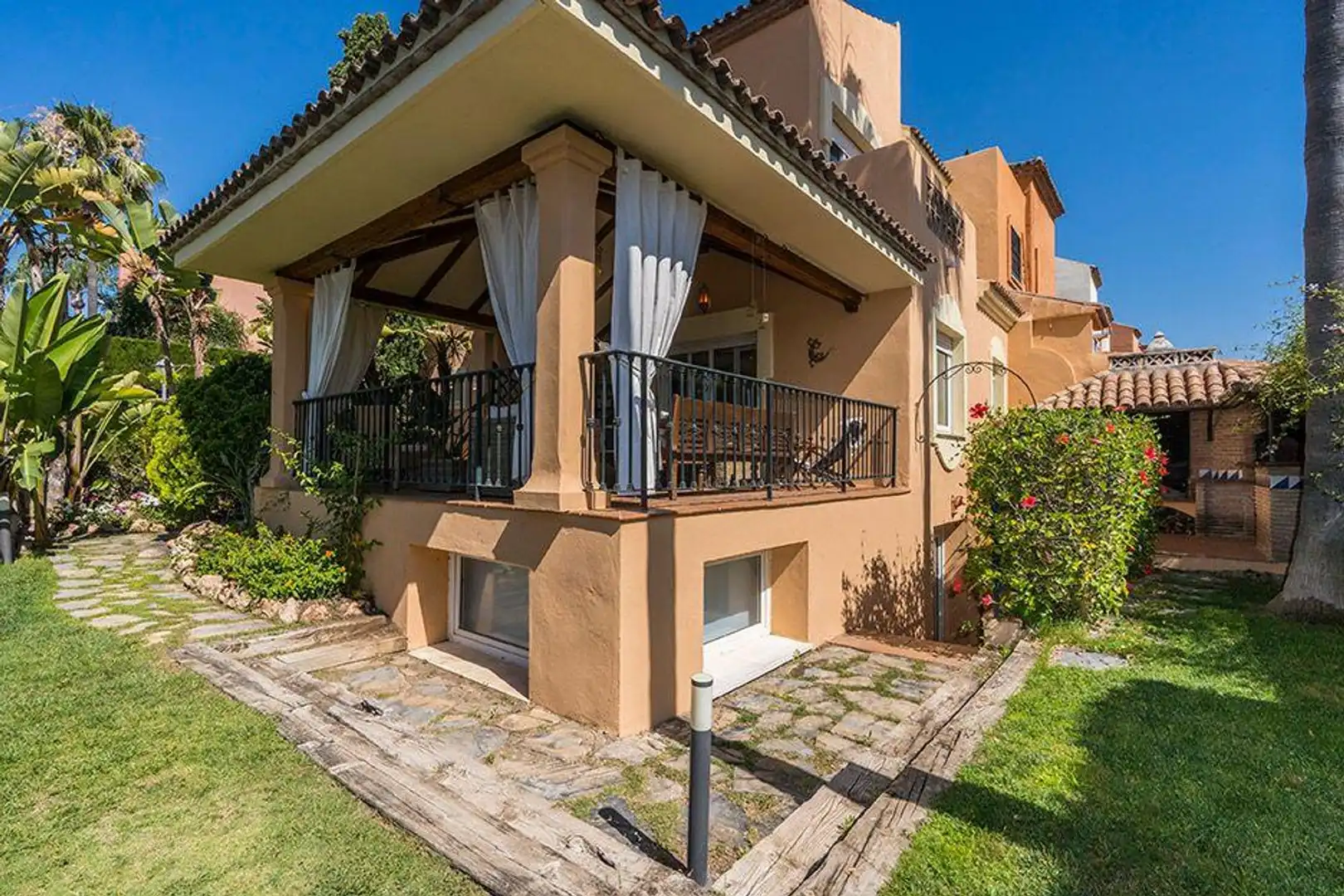 Jardí de Casa adosada de lloguer en Marbella amb Terrassa i Moblat