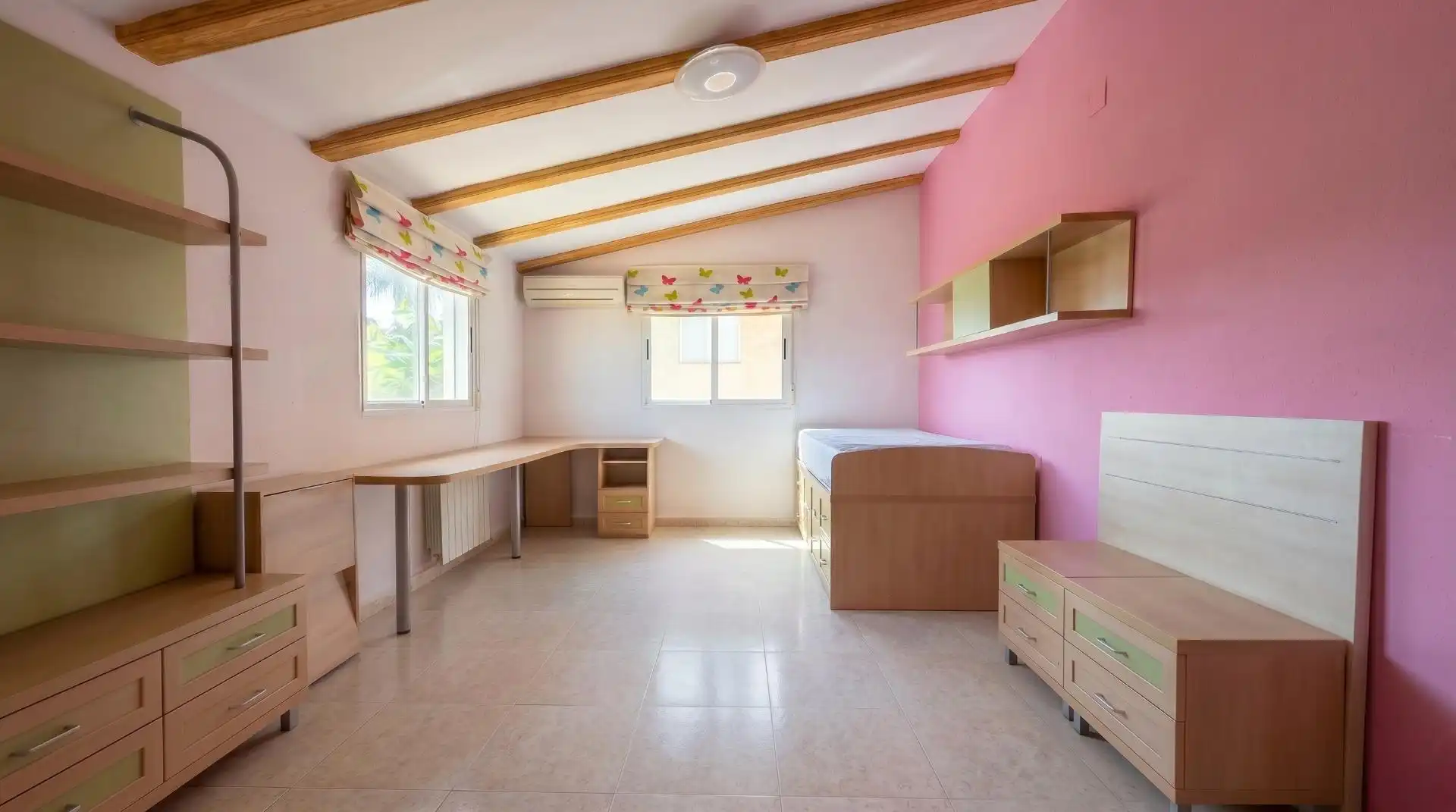 Dormitori de Casa o xalet en venda en La Pobla de Vallbona amb Aire condicionat, Calefacció i Jardí privat