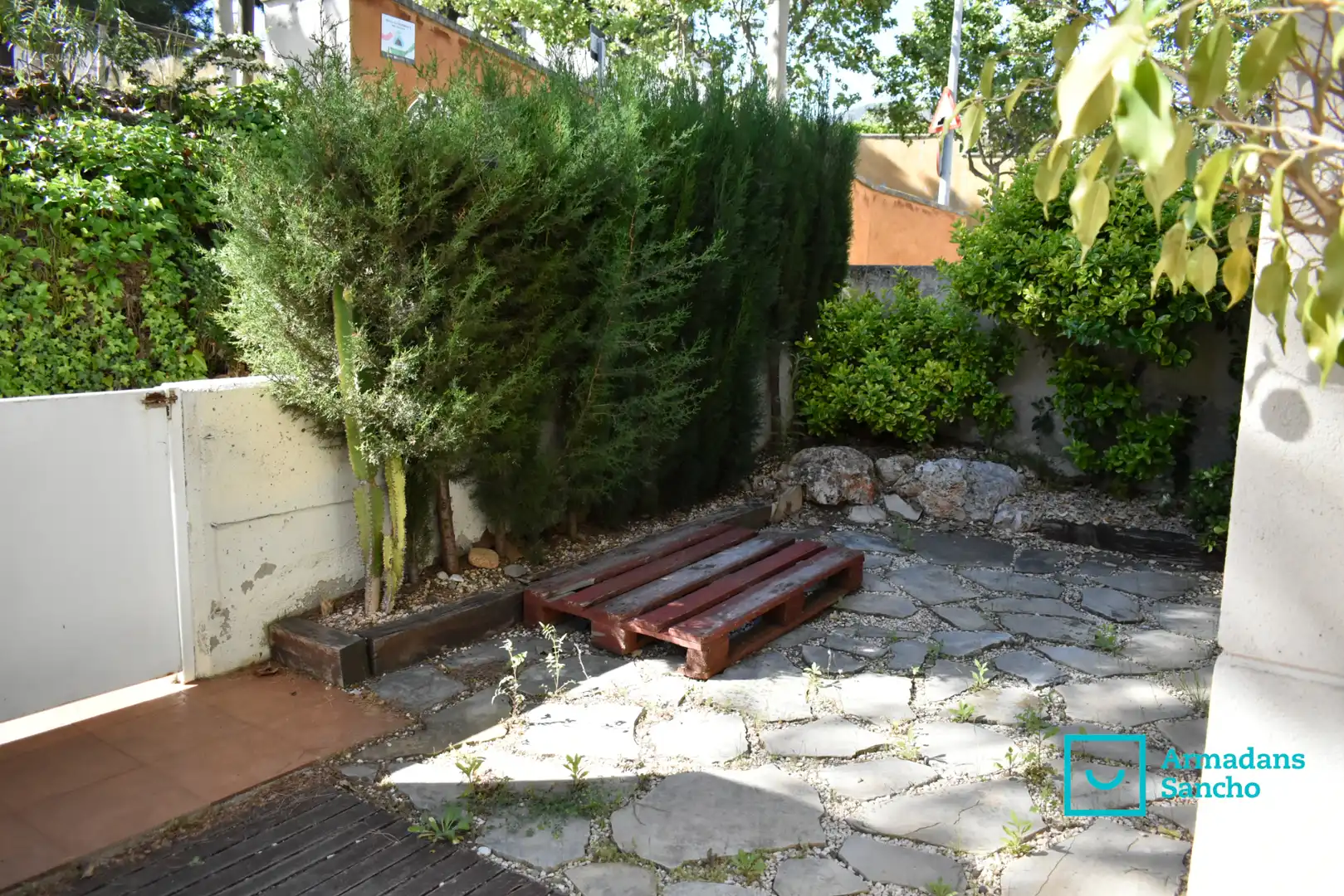 Garten von Einfamilien-Reihenhaus zum Verkauf in Tiana mit Klimaanlage, Heizung und Privatgarten