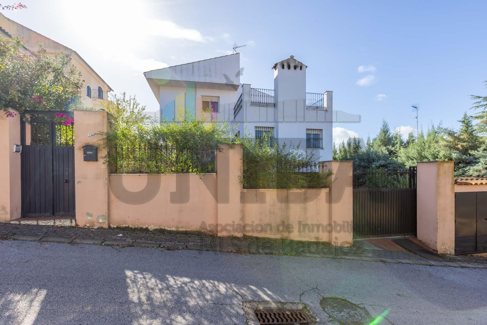 Exterior view of House or chalet for sale in Badajoz Capital  with Air Conditioner, Heating and Private garden