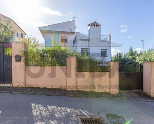 Exterior view of House or chalet for sale in Badajoz Capital  with Air Conditioner, Heating and Private garden