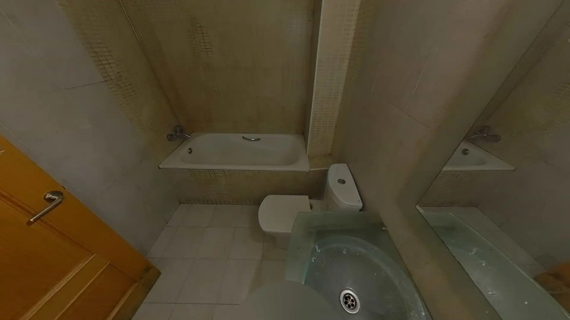 Badezimmer von Wohnung zum Verkauf in Manresa mit Balkon