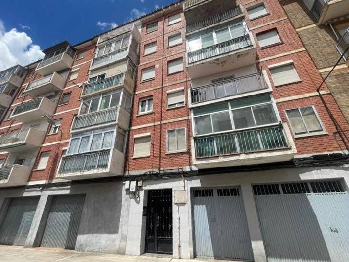 Exterior view of Flat for sale in Palencia Capital  with Terrace and Balcony