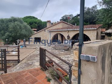 Detached house with pool for sale in Aiguaviva Parc