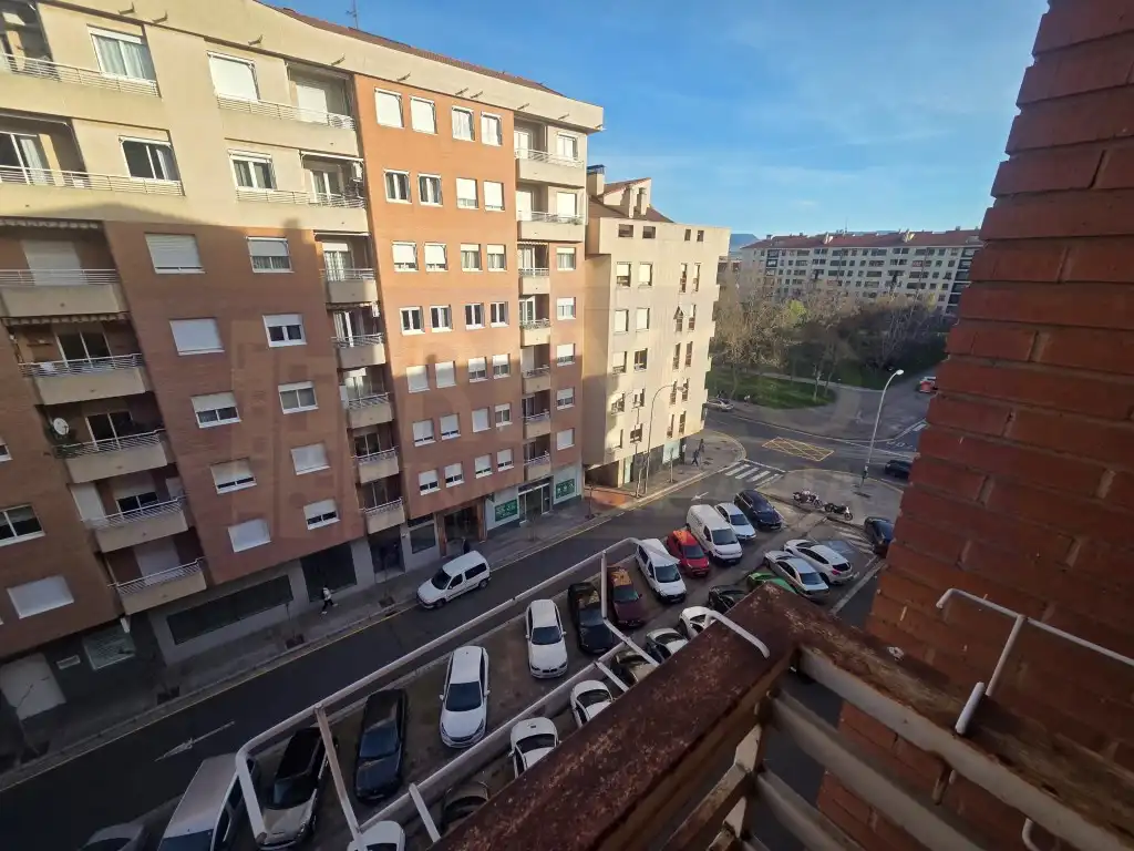 Flat with lift for sale in Calle Pintor Rosales, imagen 2
