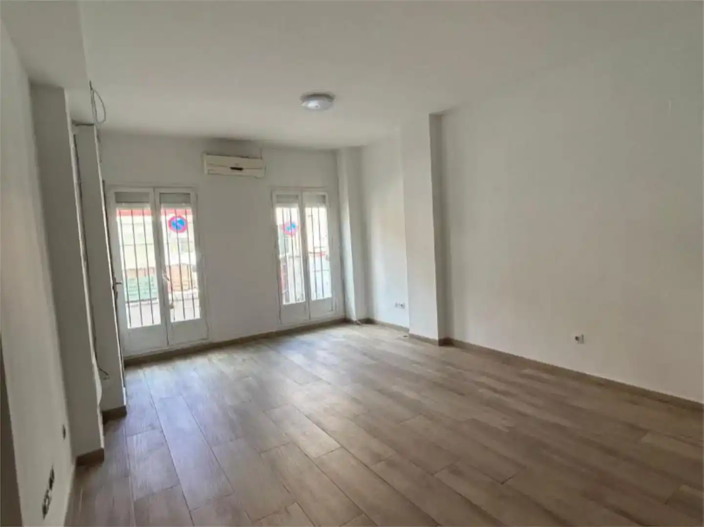 Vista exterior de Piso en venta en  Sevilla Capital con Aire acondicionado
