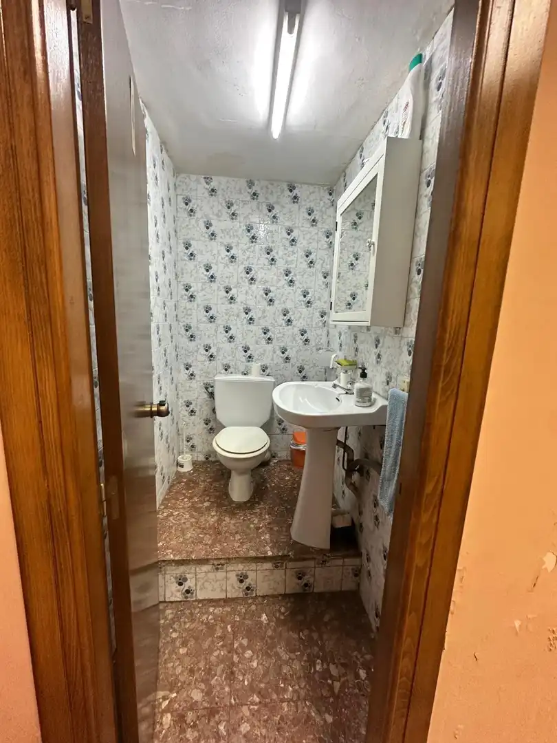 Bathroom of Commercial properties for sale in Torrent  with Air Conditioner and Furnished