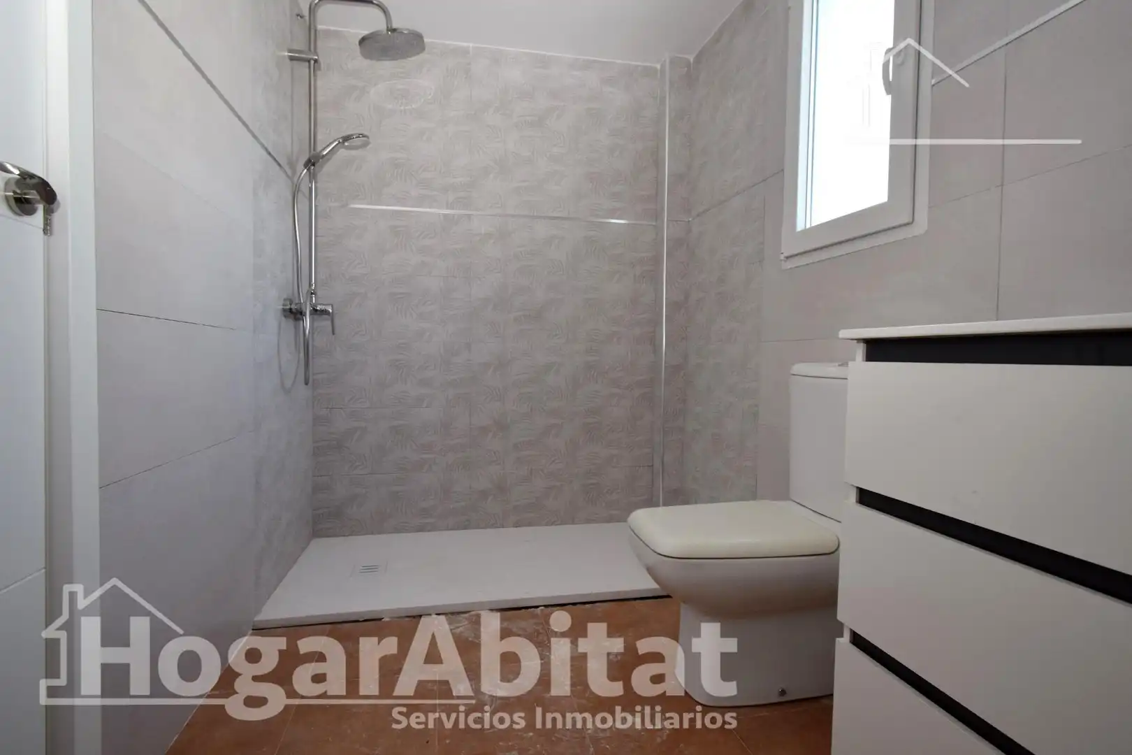 Bany de Casa o xalet en venda en Chiva amb Aire condicionat, Calefacció i Jardí privat