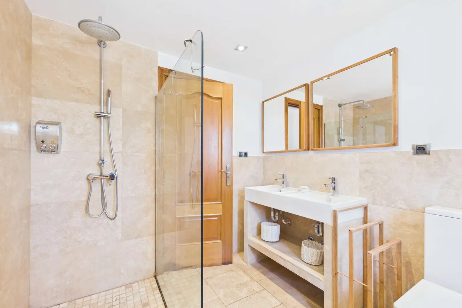 Baño de Finca rústica en venta en Muro con Aire acondicionado, Terraza y Amueblado