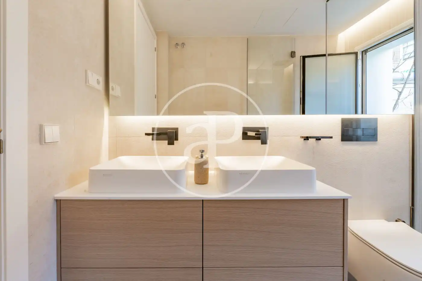 Badezimmer von Wohnung zum Verkauf in Madrid mit Klimaanlage, Heizung und Abstellraum