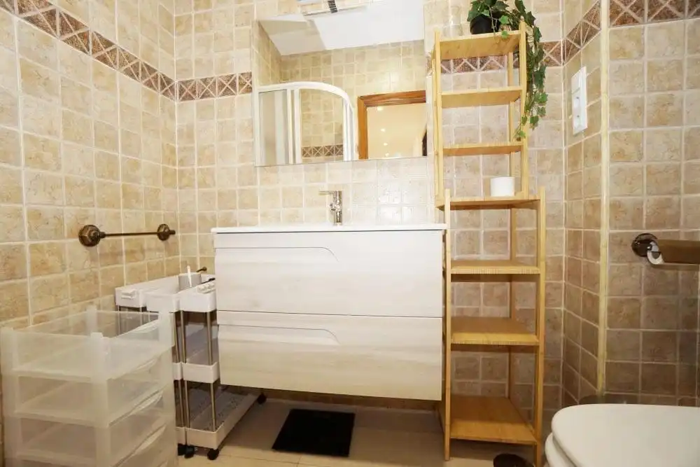 Baño de Piso de alquiler en Madrid con Calefacción y Amueblado