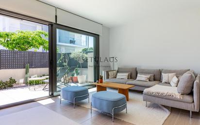 Sala d'estar de Casa adosada en venda en El Masnou amb Aire condicionat, Terrassa i Piscina