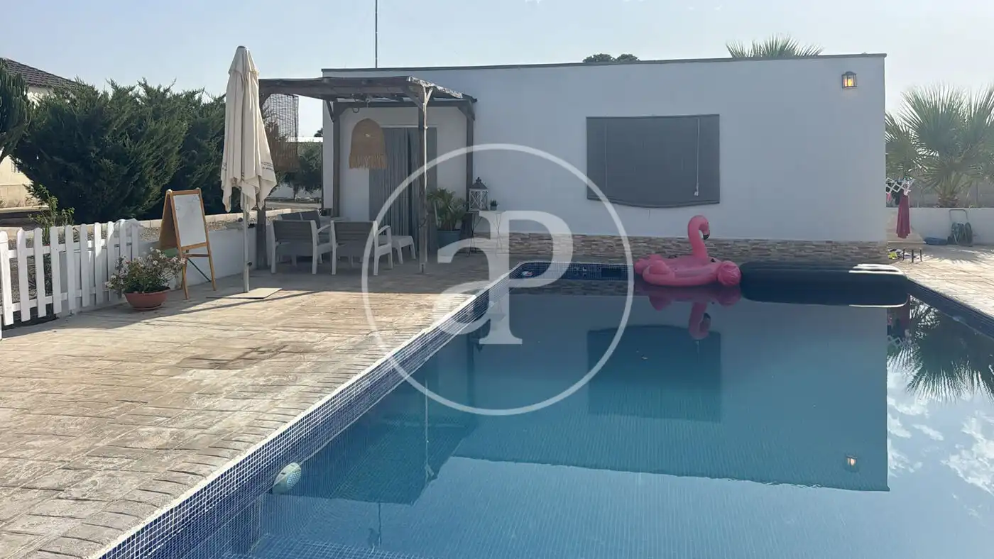 Swimming pool of Houses for rent in Elche / Elx  with Air Conditioner, Heating and Private garden