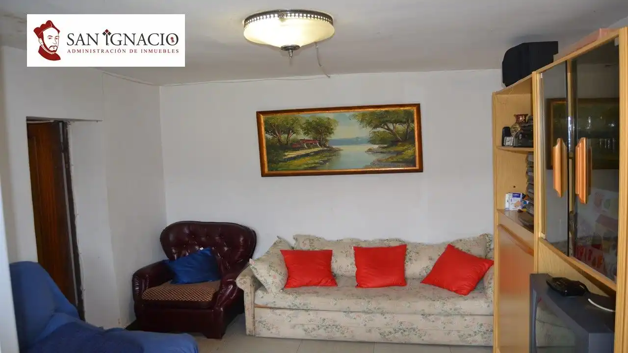 Sala d'estar de Finca rústica en venda en Merindad de Valdivielso amb Calefacció, TV i Balcó