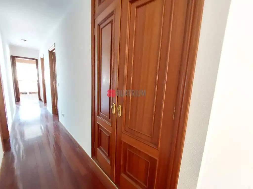 Piso en venta en Santiago de Compostela  con Calefacción y Trastero