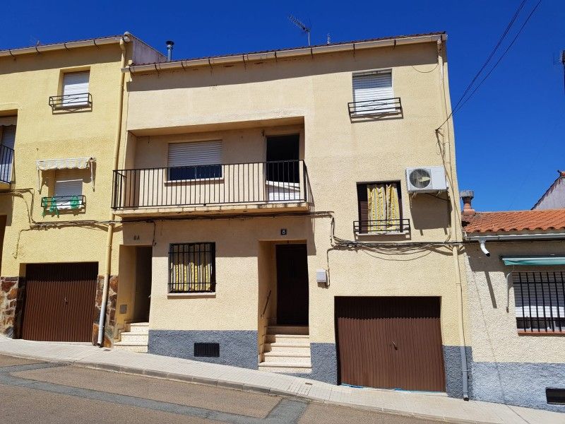 Außenansicht von Wohnung zum verkauf in Aliseda mit Privatgarten und Terrasse